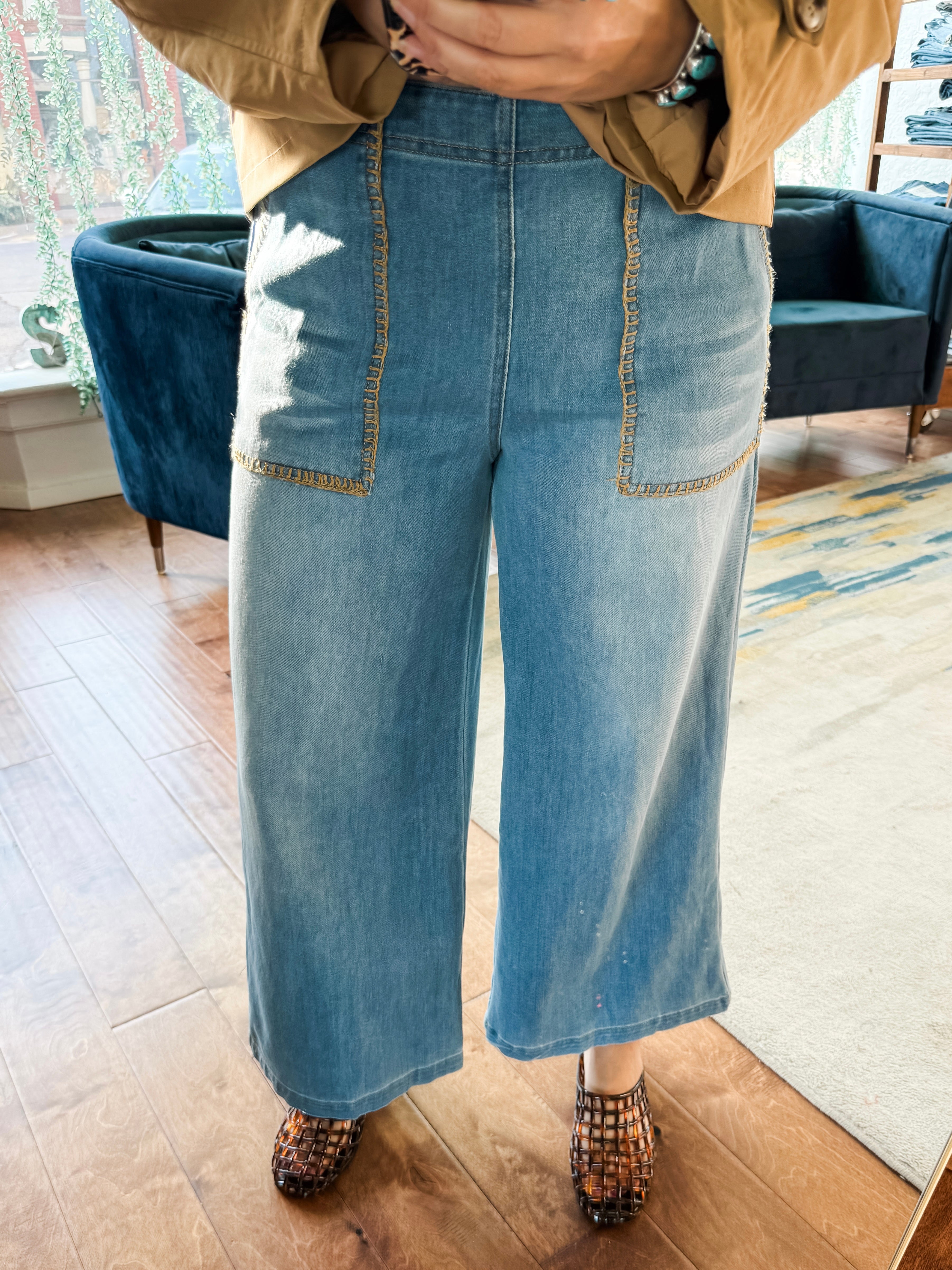 Whipstitch Cropped Jeans