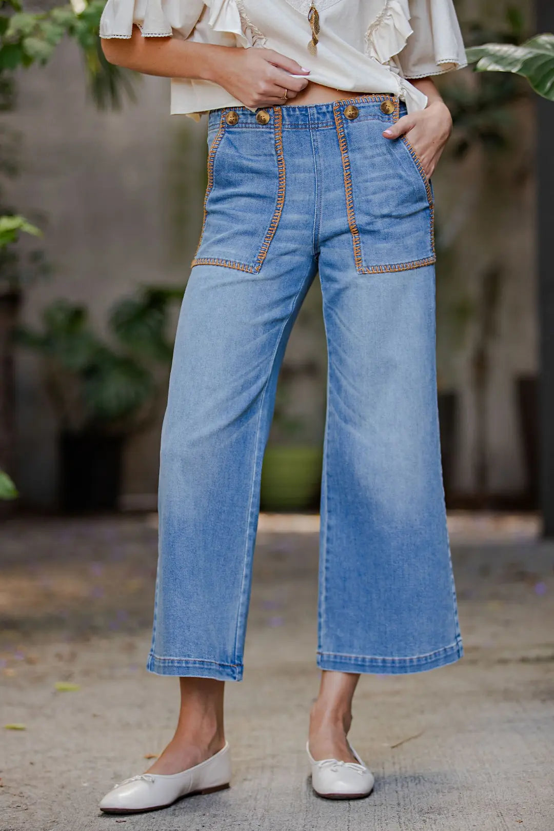 Whipstitch Cropped Jeans